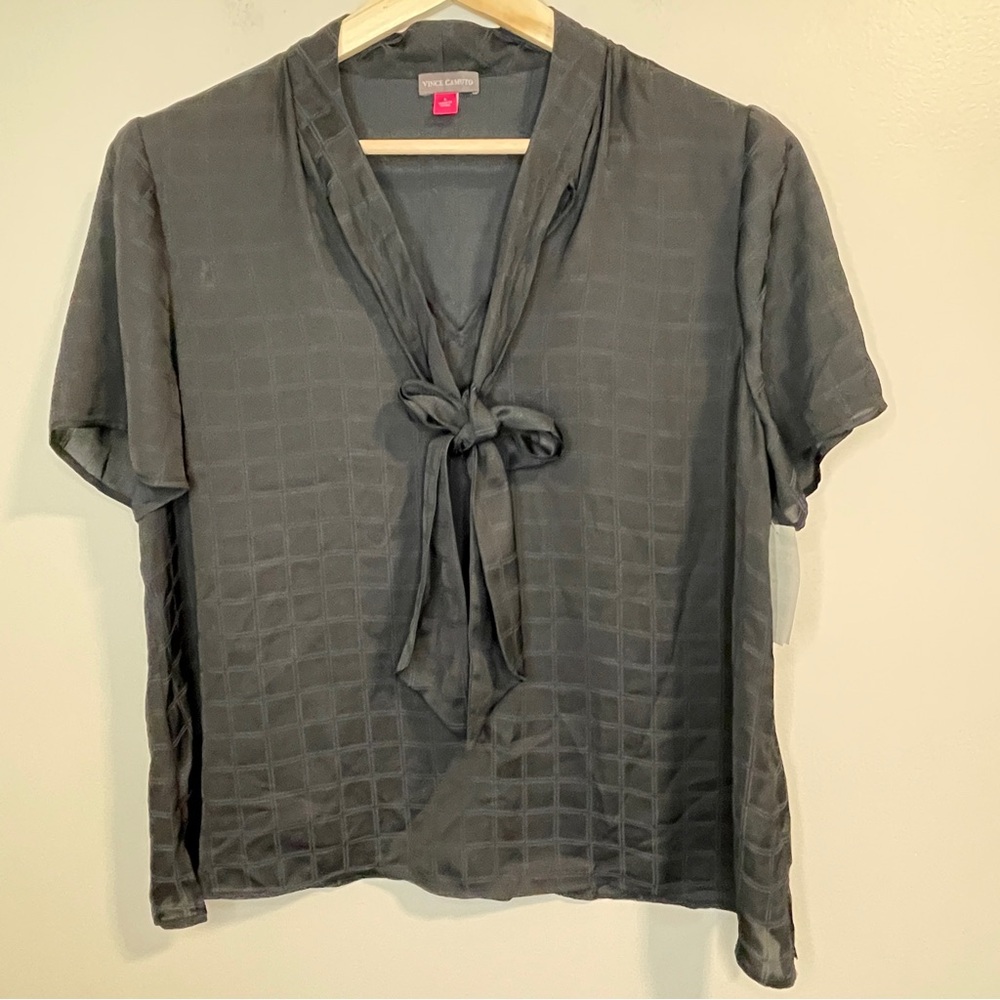 Vince Camuto Black Tie Neck SS Blouse L